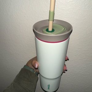 24 oz Owala Water Bottle — Barely used, used less than handful of times